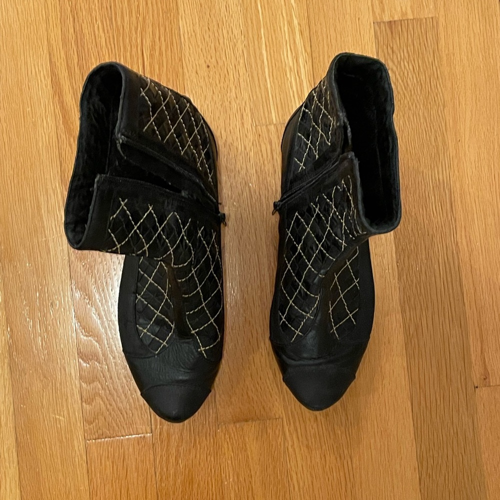 Cute ankle booties!!